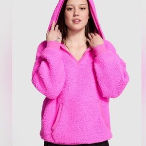 NWT Victoria’s Secret Pink Fuchsia Fleece Pullover Hoodie Sz Medium